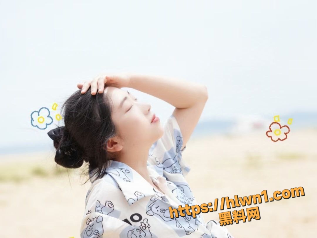 福建反差眼镜幼师颜思妤，喜欢口交的鸡巴套子，口活特别厉害，喜欢被人颜射，校鸡公交车，每天吃不同的鸡巴！