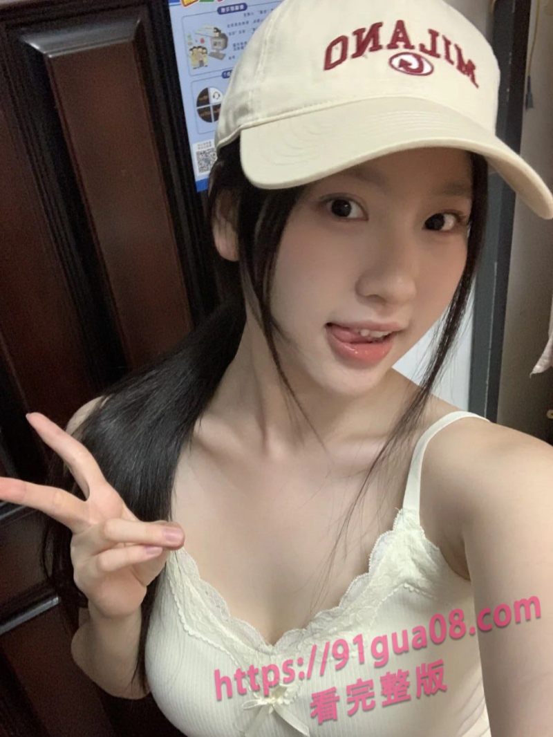深夜烧烤变乱伦狂欢 妹妹身穿情趣连体衣勾引哥哥 这谁受的了 配图4