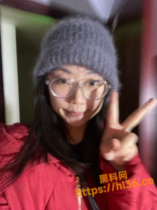 某艺术学院反差婊妹妹在镜头前裸露大白兔美乳极限色诱！饱满Q弹的奶子超妖娆！
