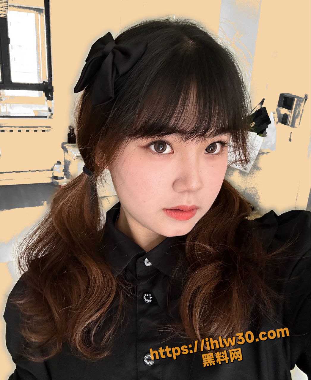 湖南大学白嫩萝莉女大学生 孙奥奥 被包养 美臀粉穴侧方位后入 不玩无套内射都对不住这小粉穴！