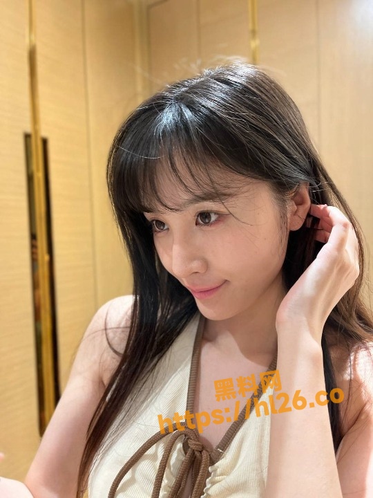 极品颜值美女怼脸拍摄唯美口交极具撸点！捧着鸡吧舔龟头的样子甚是迷人！