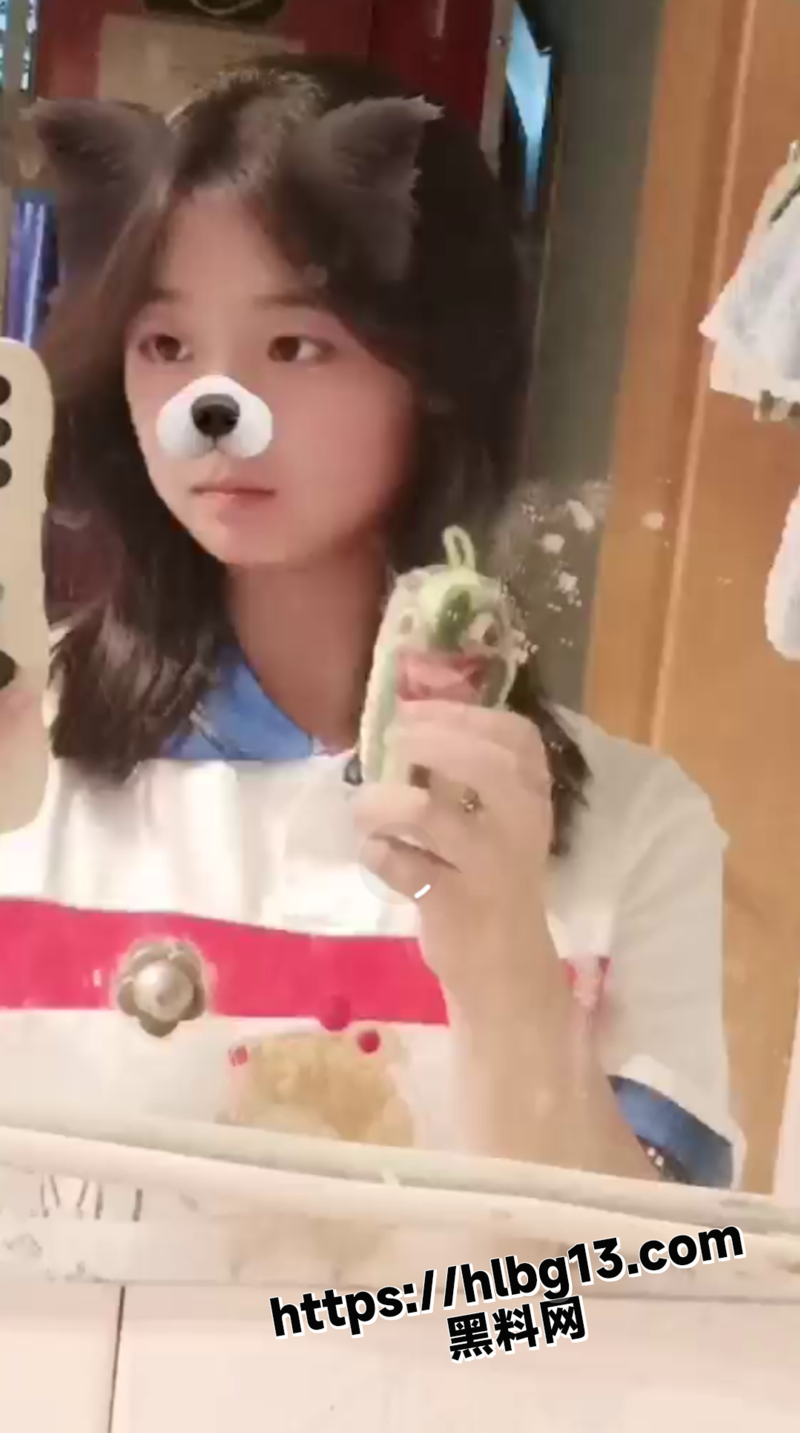 独家曝光 广东华商学院幼师 黄诗韵 被男友哄骗露奶自拍 结果分手后就曝光视频！