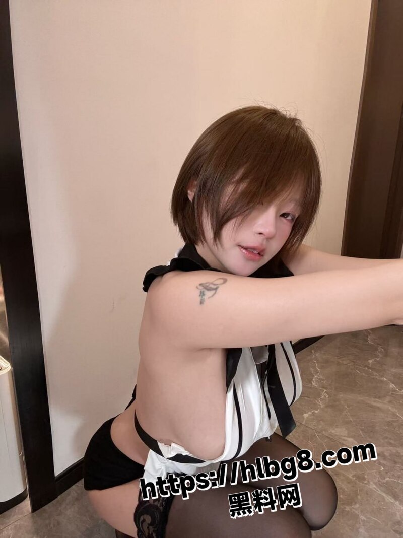 抖音100W+粉丝女主播 哎呀一一 原是推特棒棒质检员 知一妹妹 平常人做不到的三通加四棒那是手拿把掐！