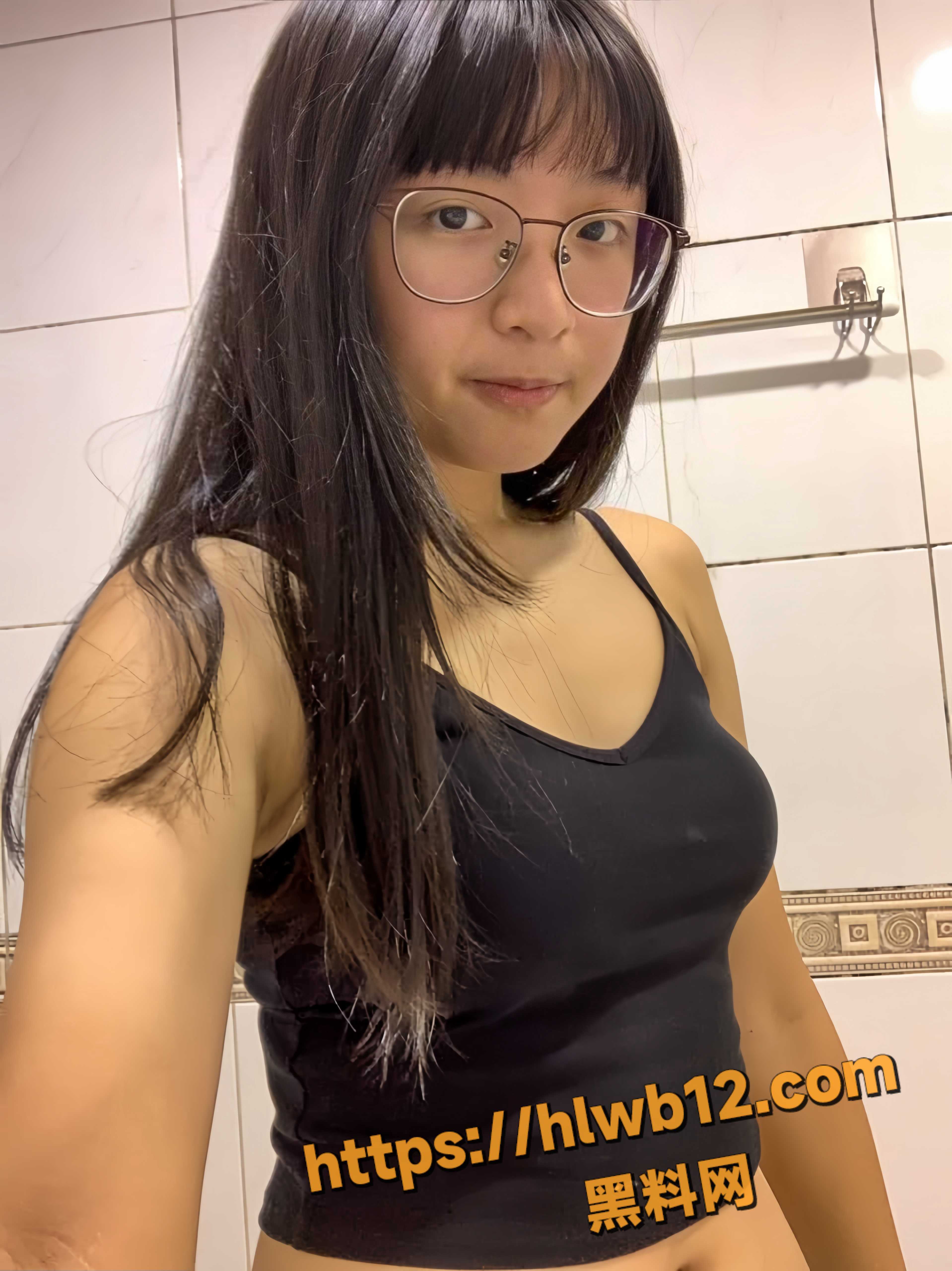 台湾大一新生 林欣妤 大尺度私拍泄密 洗澡自慰M腿掰穴特写 表情骚到炸！