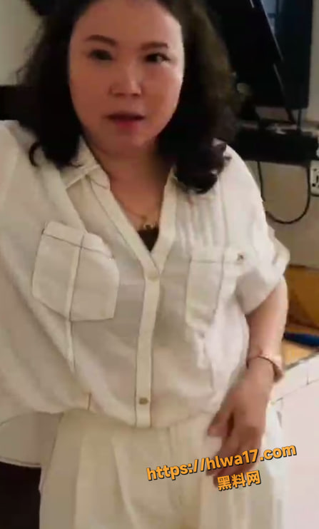 现场捉奸老女人 多饿啊才能吃这种老鲍鱼？保证书白写，这次又在家被逮个正着！