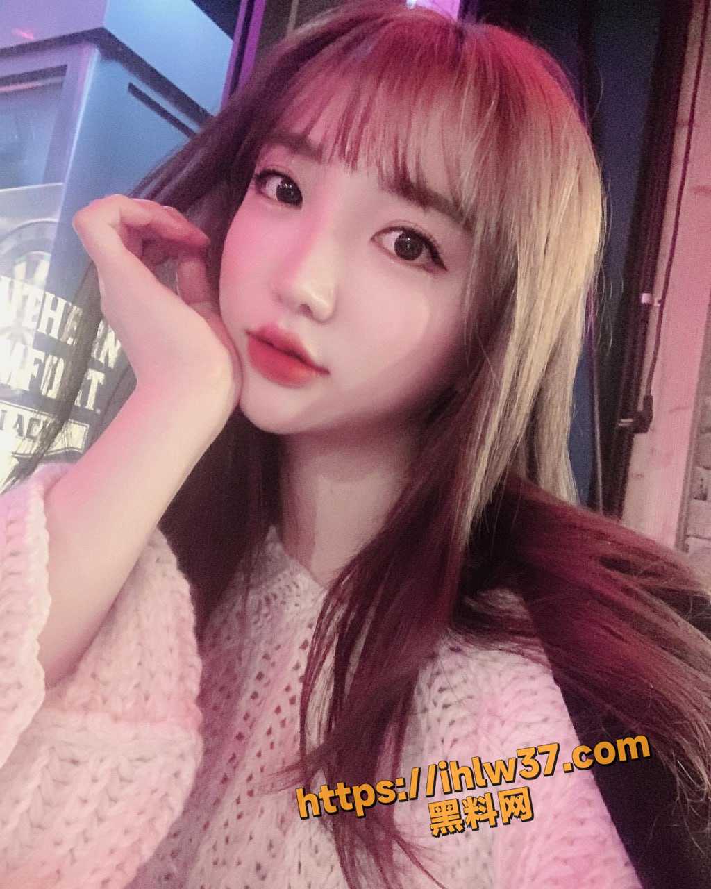 韩国提莫队长 Korean 直播间秀出完美巨乳请您品尝 对镜头抖动 诱惑十足！