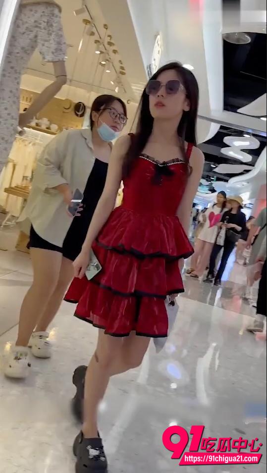 抄底大神偷拍美女裙底视频1