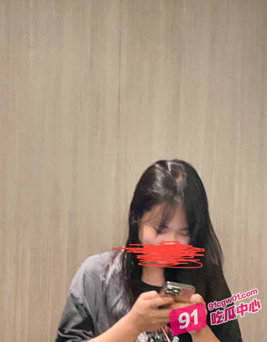 推特极品骚妻小肥羊组织线下4p换妻活动 超多夫妻报名参与淫乱派对! 配图5