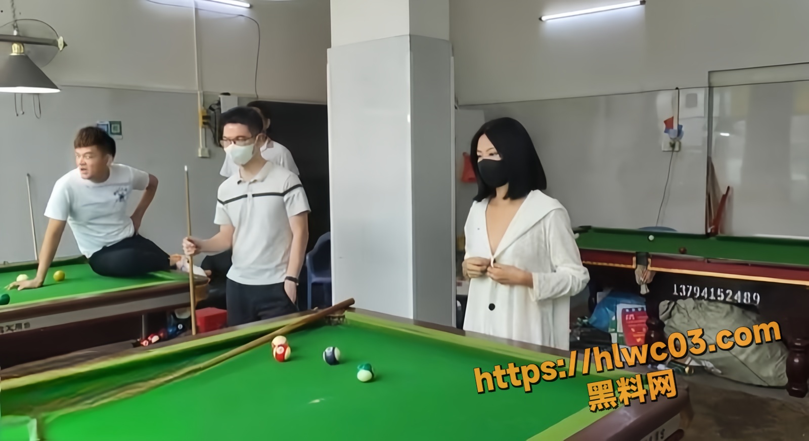 推特户外露出博主 cikaimoon 台球厅当众全裸露出 反差到极致