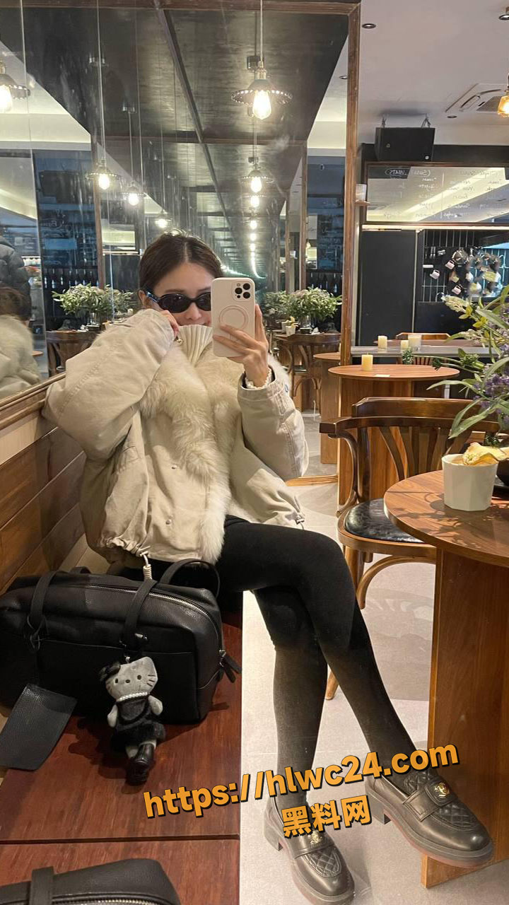 顶级反差婊 小美丸子 线下和金主爸爸酒店开房 无套后入爆操内射实录