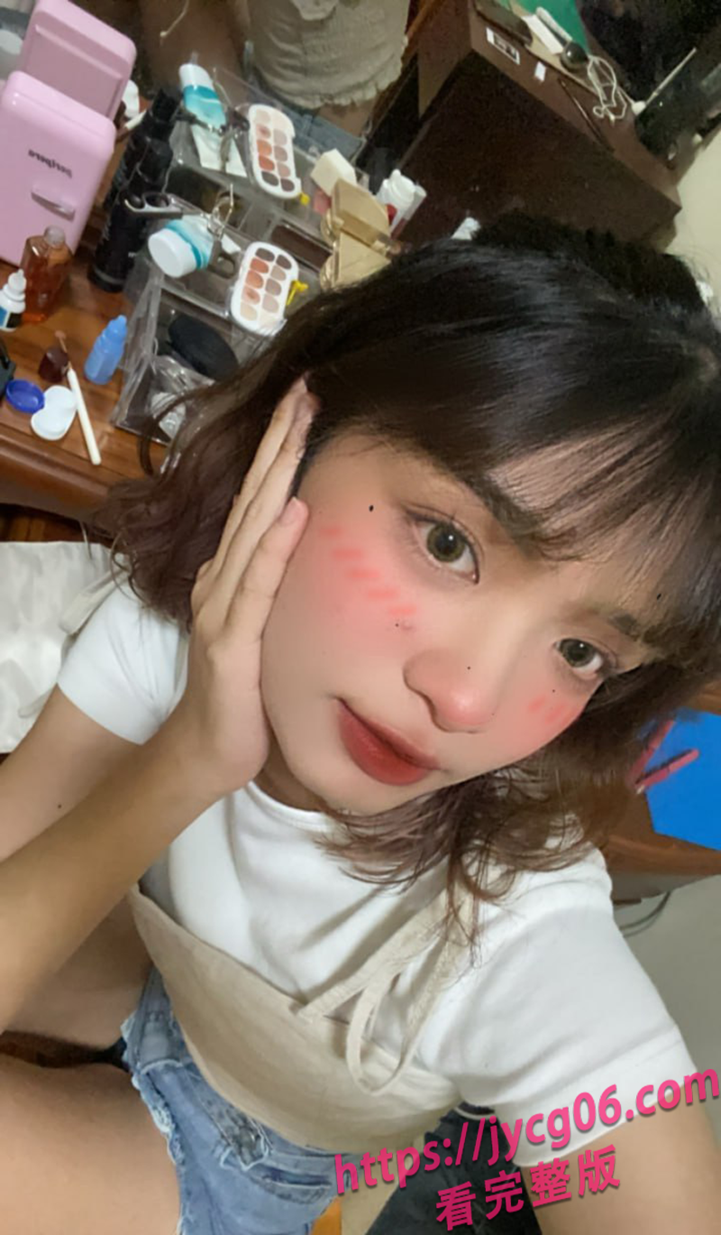 河北经贸"榨汁姬李研"表面正经私下淫荡！被拍下视频全校疯传！ 配图5