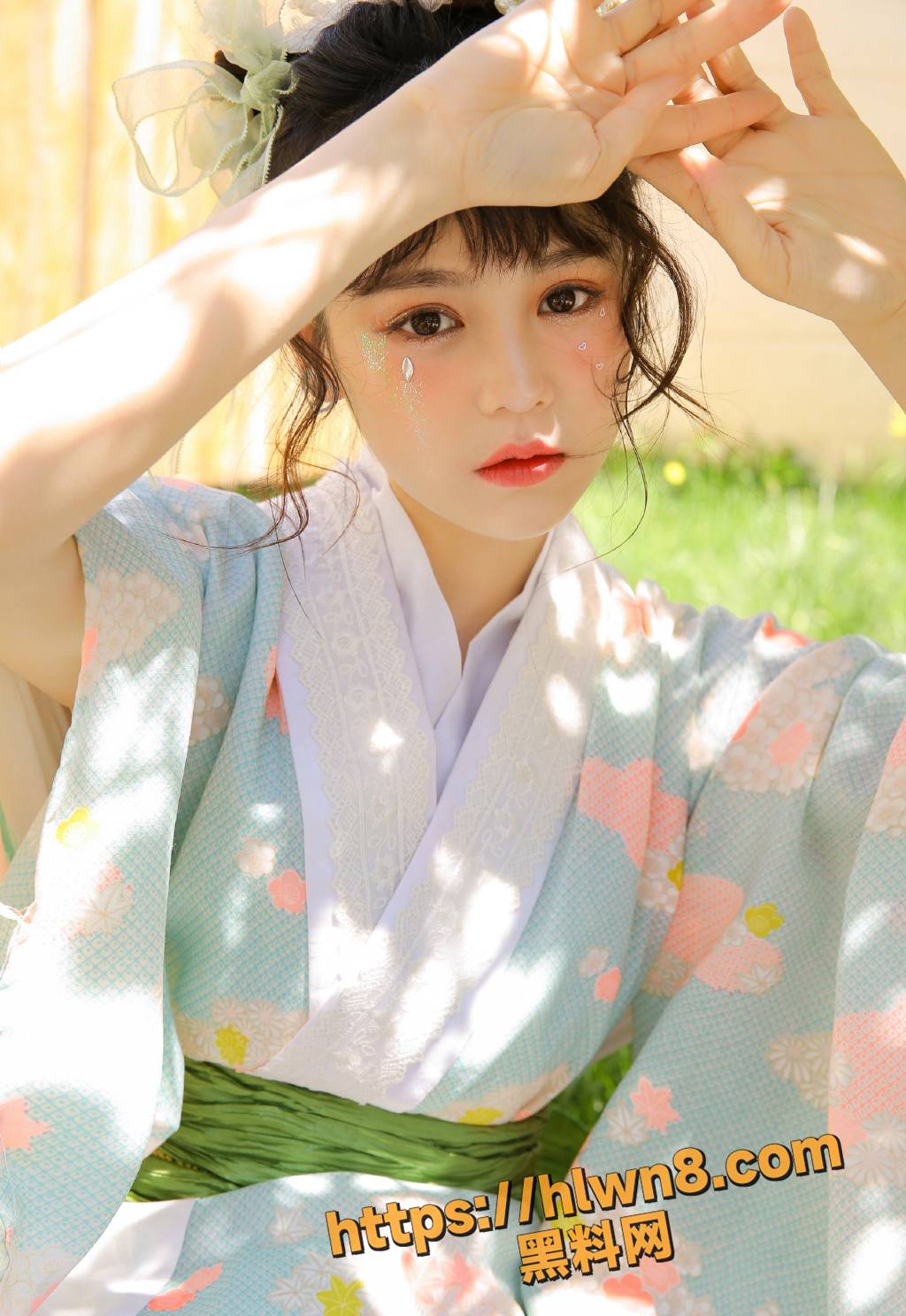 小年轻妹子玩得真花 调教JK黑丝清纯嫩妹 炮机一边抽插一边往逼上滴蜡 谁还不喜欢玩点野的呢！
