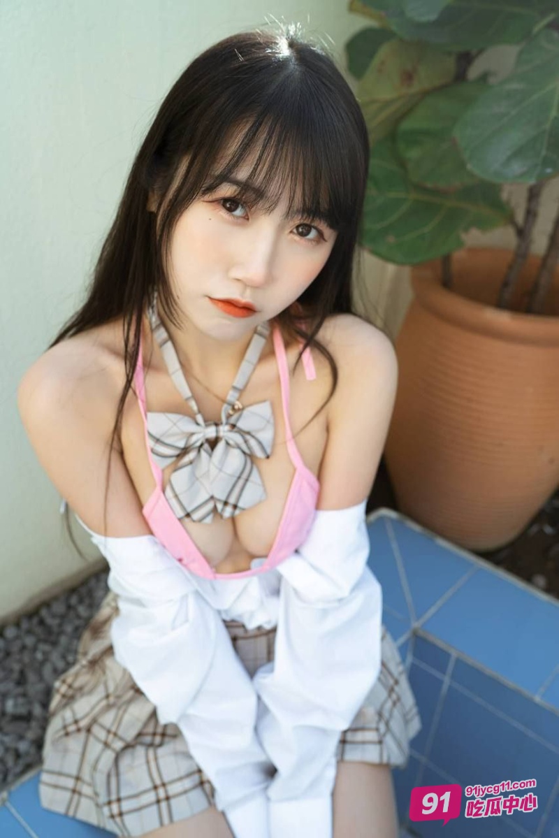 校园萝莉风私拍流出！宁波大学秦月舒丝袜美腿挑逗力拉满 足控必看！ 配图2