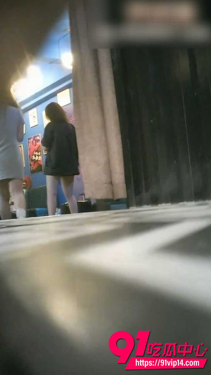 夜店厕所偷拍黑料 漂亮小姐姐喝酒热舞后尿急放尿全过程 高颜值反差十足逼脸同框!