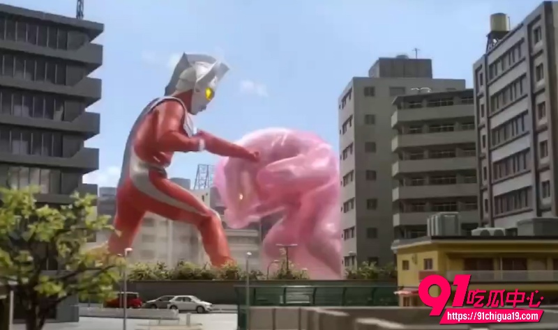 猎奇AI魔改奥特曼 乳爆肥臀女版奥特曼玉怪兽暧昧不清 真实辣眼睛!