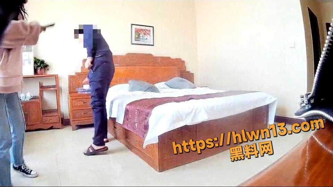 不争气的眼泪从阴道留了出来 老色批强推西安某语言学院女大学生 边操边哭边笑还撒娇 真的太顶了！