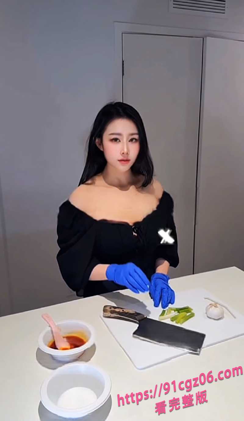 汐梦瑶新作精液扇贝 往男友包皮里灌蒜蓉辣酱做鸡儿腊肠