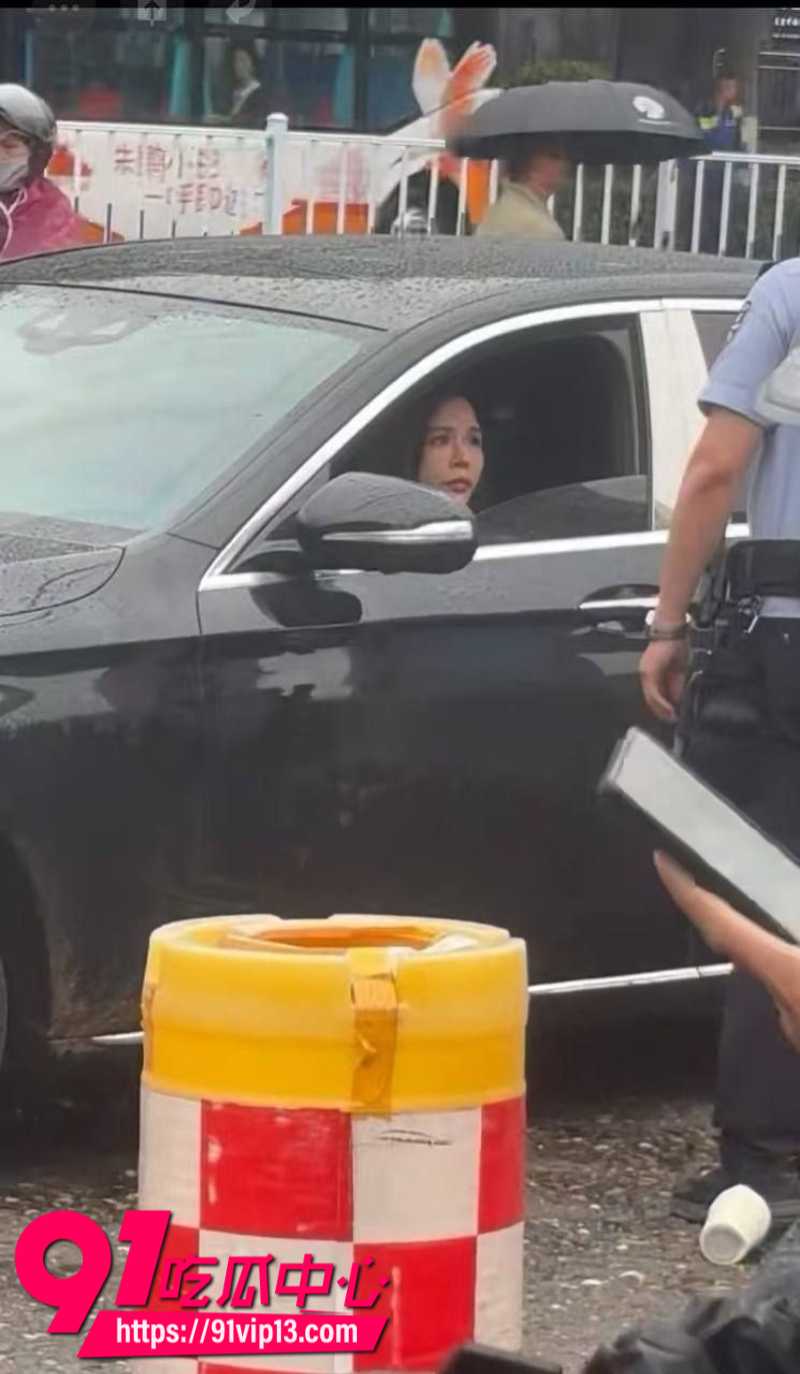 男子包养陕西理工大学体育女辅导员被男子原配老婆尾随抓奸4