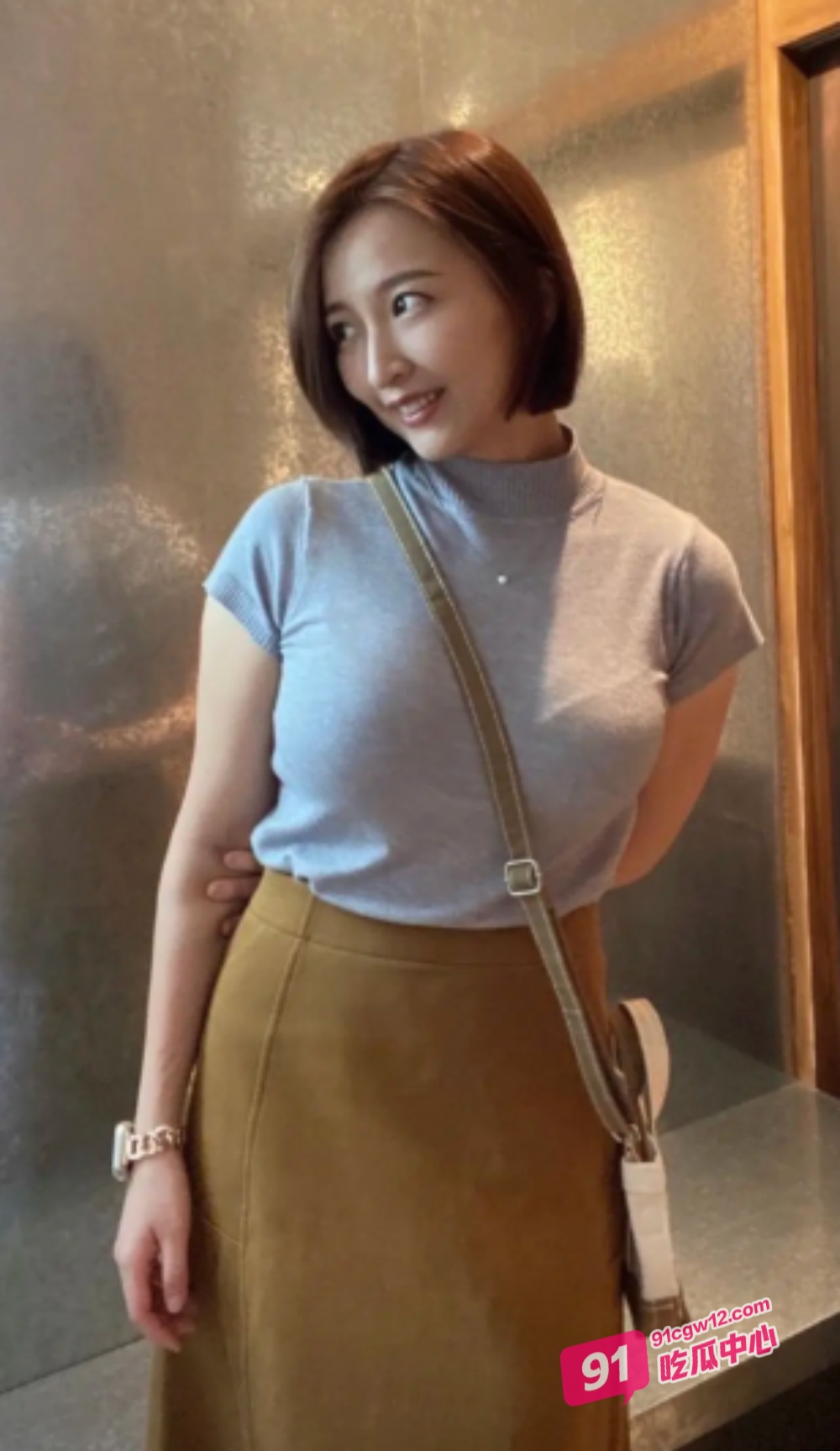 快手已婚少妇暖暖小淫妻约炮男大体育生被操翻 绿奴老公则在一边强势围观 配图2