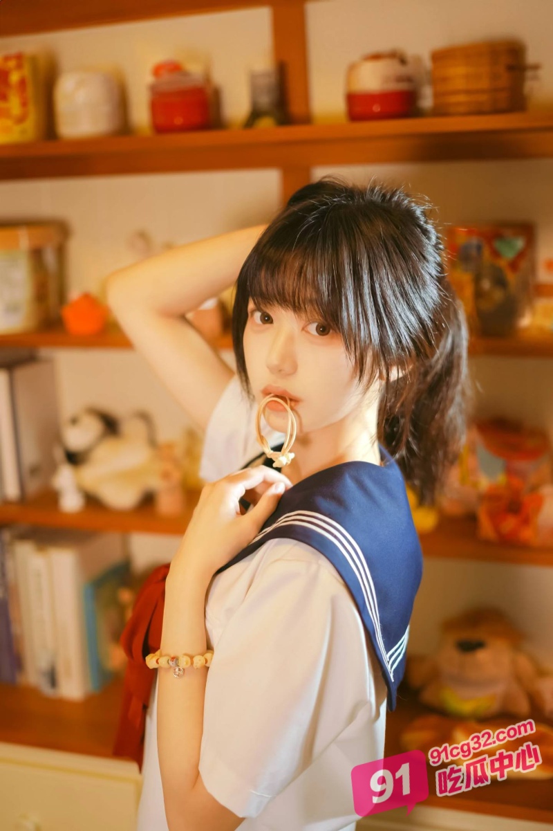 广州大三嫩妹孔冰冰穿水手服当楼凤 同意金主拍摄做爱视频但是得加钱！ 配图2