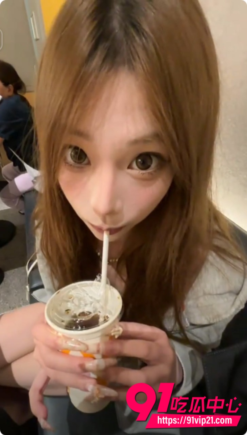 抖音女网红虾仁小羊胆大包天专门给大哥介绍漂亮妹子伴游结果美女接单远赴泰国后彻底失联0