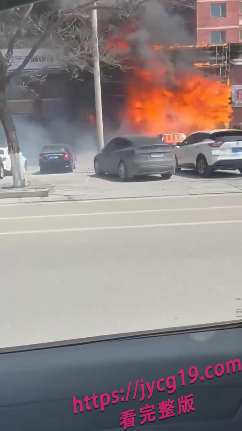 辽宁白塔区饭店起火致22死 现场惨烈目击者发声 配图2