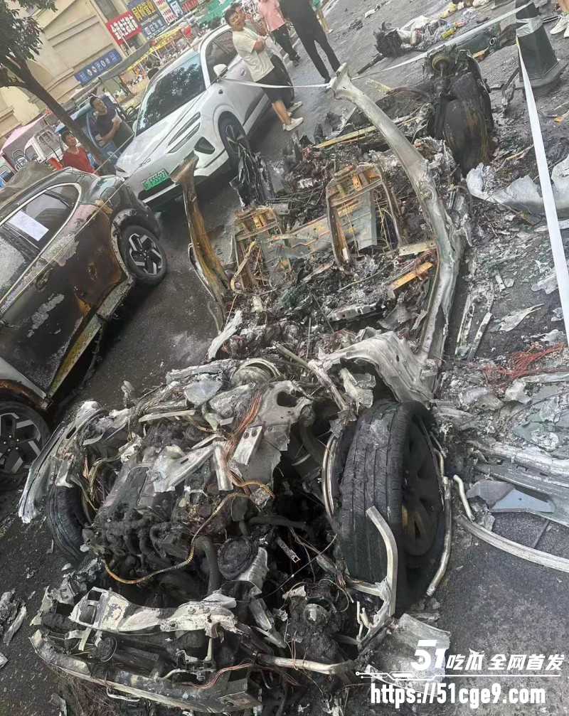 山西大同东信土产街烧车事件03