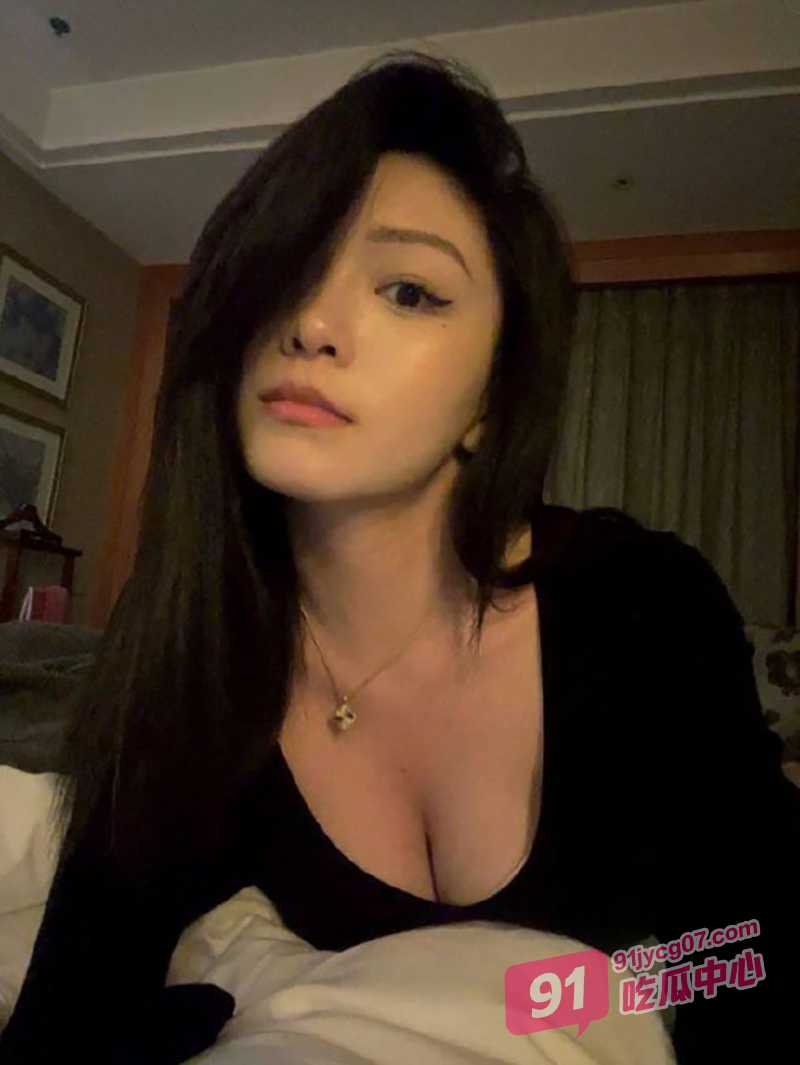 重庆外围溱浠雨 各种道具玩弄自爱 这奶子真的太震撼了！ 配图2