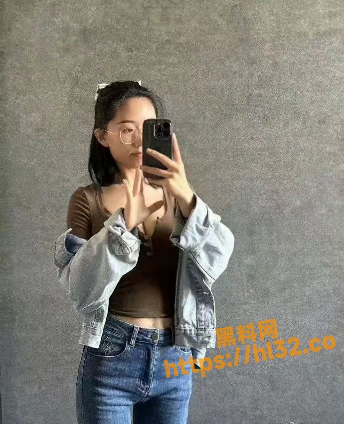 上海出轨事件女主最新后续！女子停职后跑去开直播后女子在校当场打起来了！