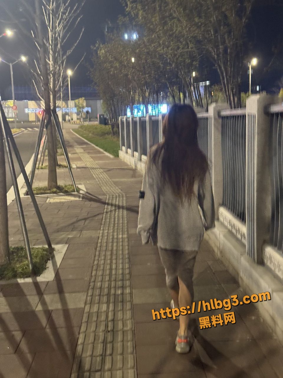浙江清纯女大学生 高颜值美少女 奶子恰到好处 一手可握 水蛇腰 蜜桃臀 穿开档黑丝尽显母狗属性！