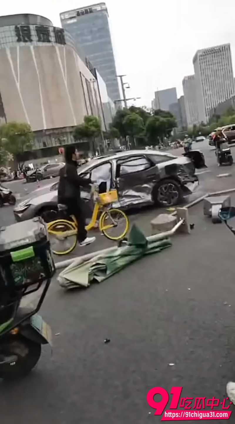 成都报复性马路撞人事件 3