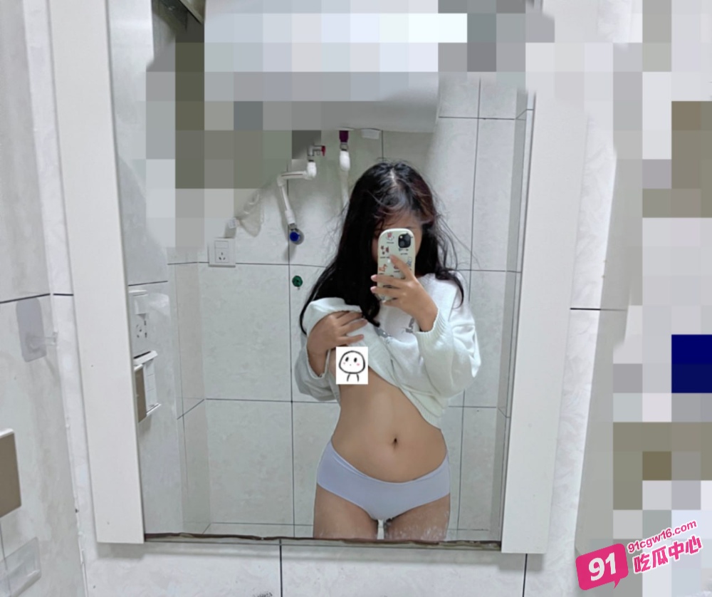 网红福利姬Akira cos永劫无间顾清寒 白虎馒头穴足交榨精 直叫人停不下来！ 配图3