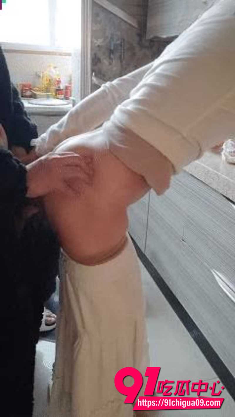 海角大神小毅和夹子妈妈新作 4