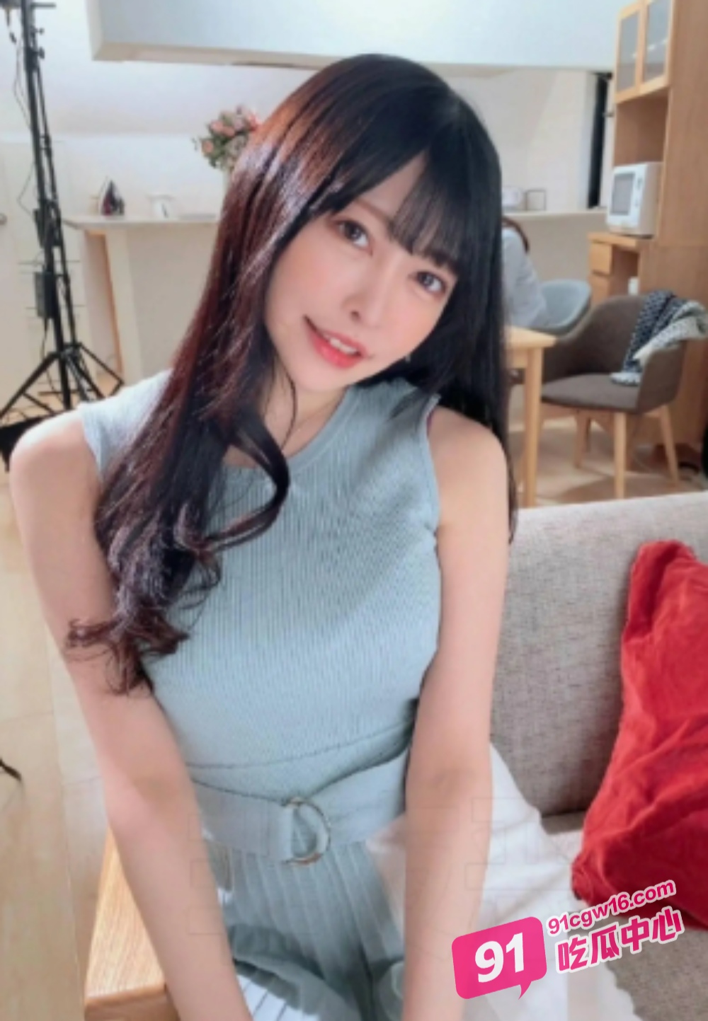 粉嫩JK少女森主动勾引叔父不伦性爱 惨遭3p夹击场面极度淫靡 配图3