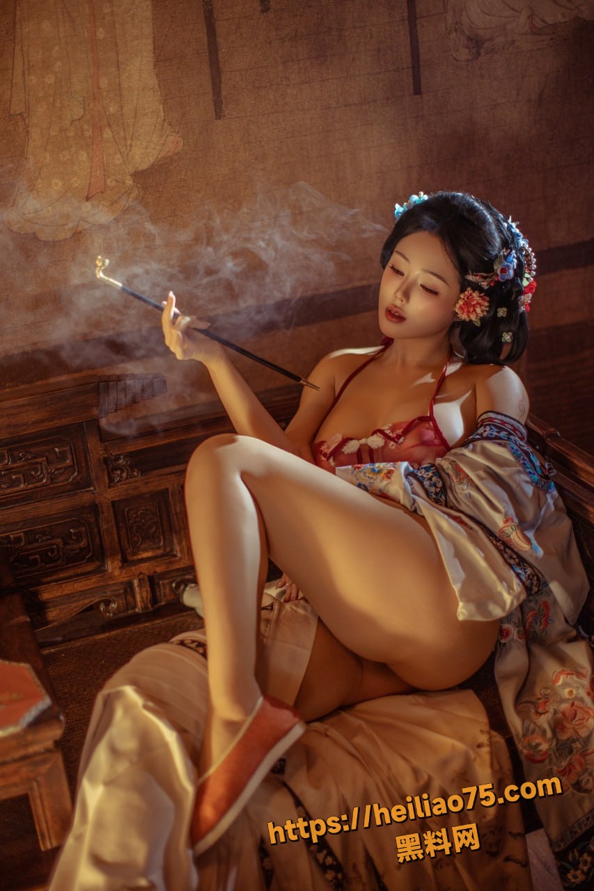 推特极品cos女神 钛合金TiTi 性感旗袍大尺度写真 豪乳肥臀一线天诱惑满分