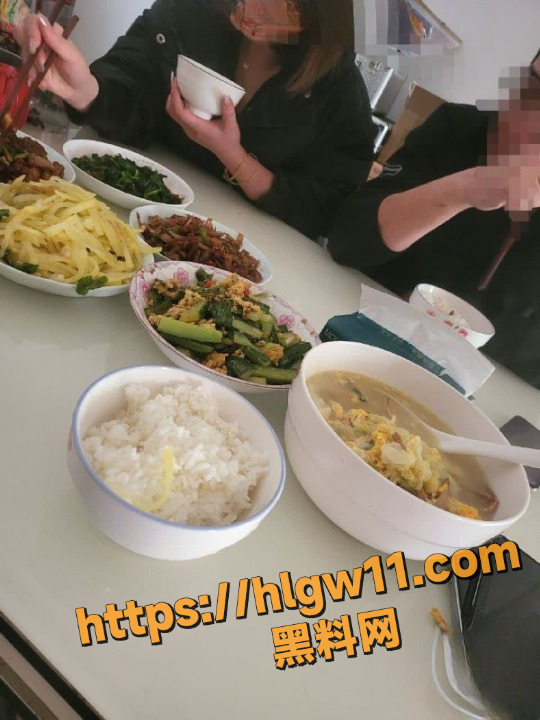 海角社区 调教丈母娘 21-25集 后续会持续更新 风骚丈母娘三洞齐开加舔肛!