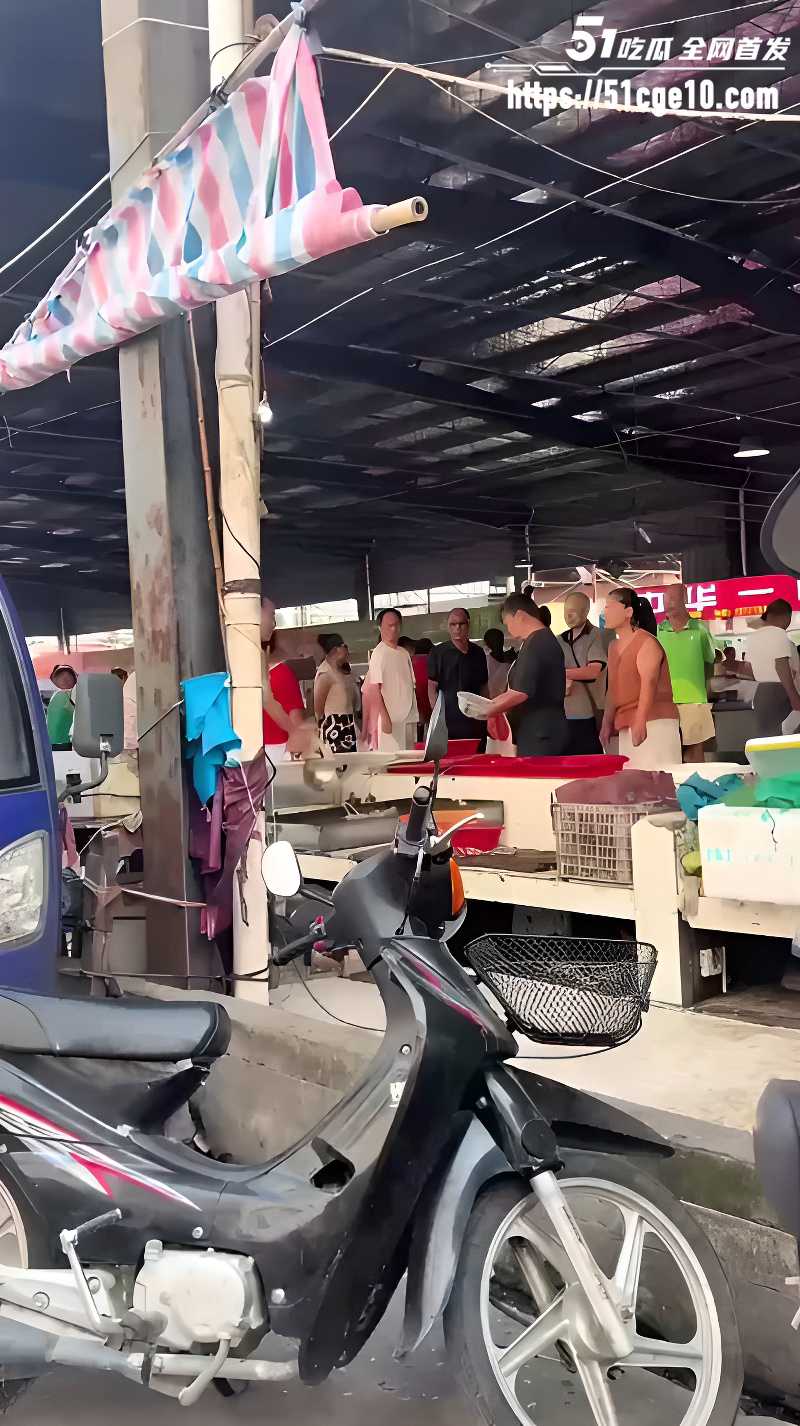 湖北天门麻洋镇菜市场直接开打 1