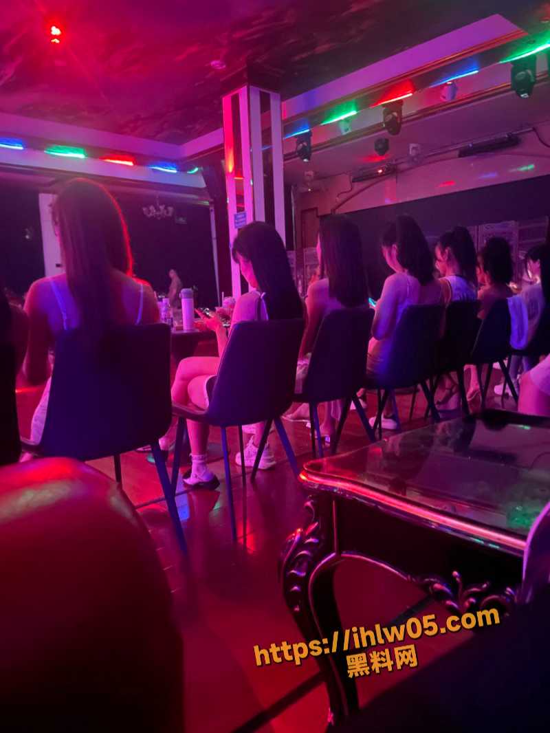 中国最棒的夜生活娱乐场所 砂舞舞 可以摸奶抠逼 灯红酒绿的往事可还向往？