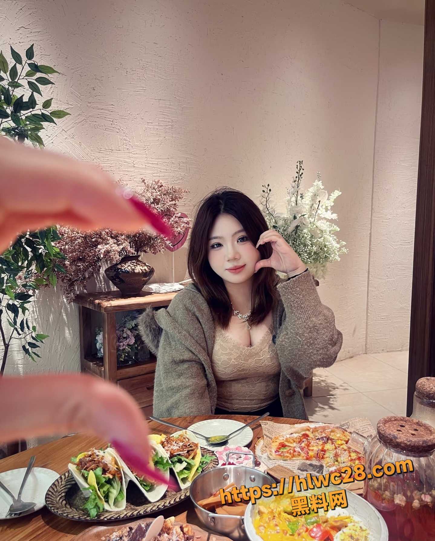 原创大神剧情演绎 邻居家成年妹妹学会乳交的一天 奶子夹鸡巴在家被猛插