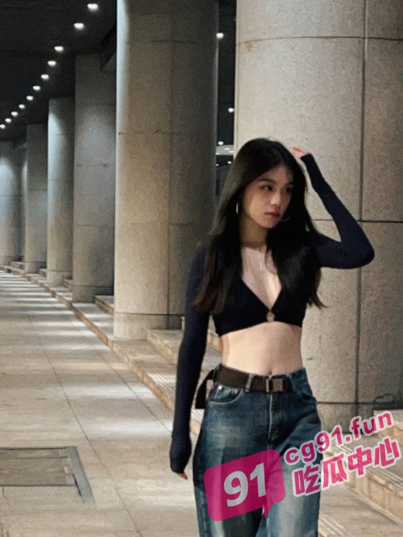 广州美术学院孙韵婷 镜前被猛烈后入 看着自己被操的表情!