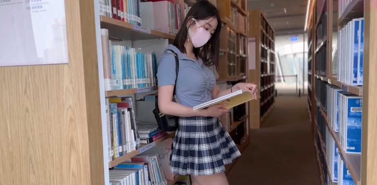 亚洲臀后ssrpeach 图书馆被猥琐男偷窥 随后被强拉进厕所激情泄欲!