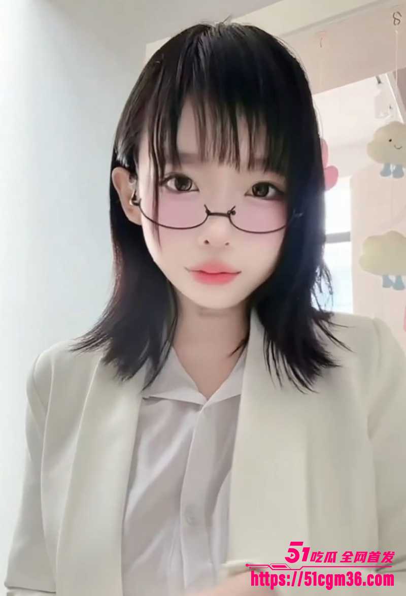 网红福利姬兔宝大人新作生物老师楼梯道自慰1拷贝
