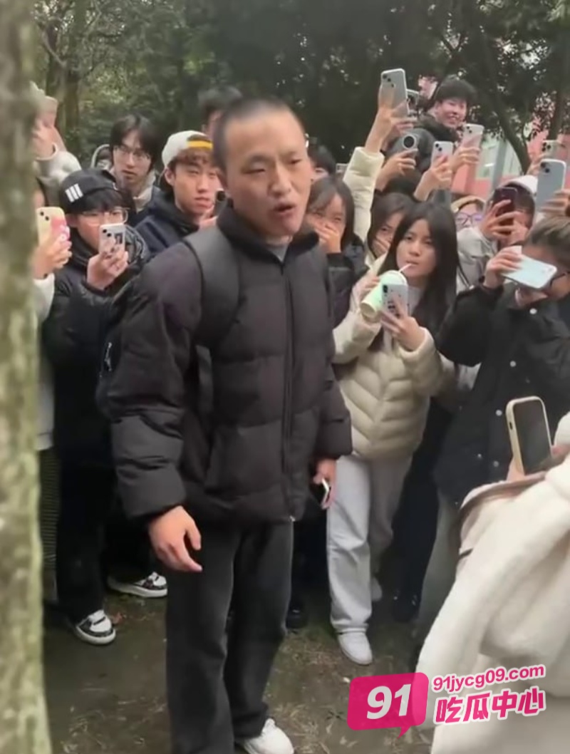 成都托普学院 纯爱战神被绿 现场哭诉导致大量学生围观嘲笑 配图7