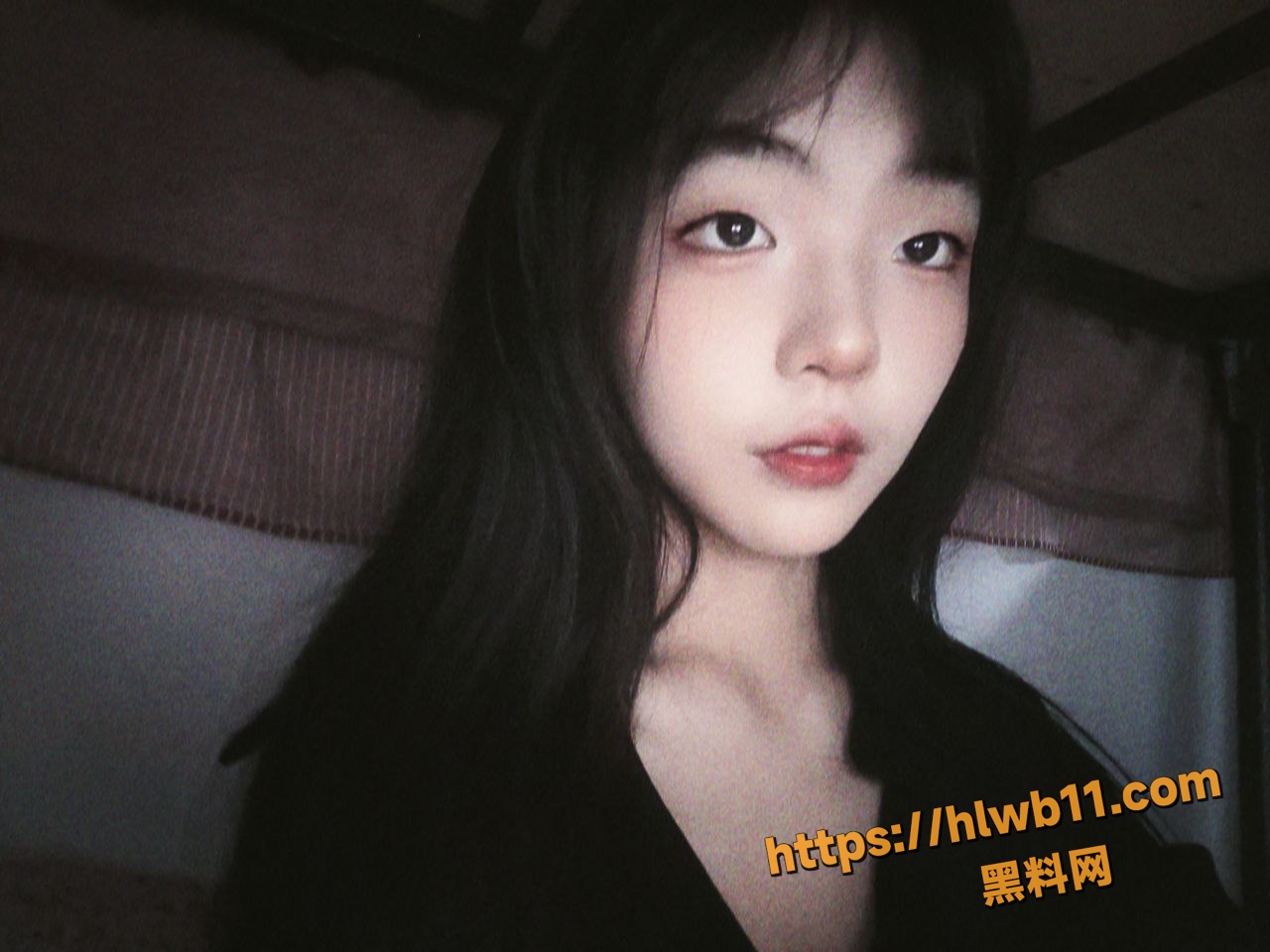 超级可爱萌妹趁同学生不在宿舍私拍自慰露出  甜美脸蛋下狂揉嫩穴高潮！