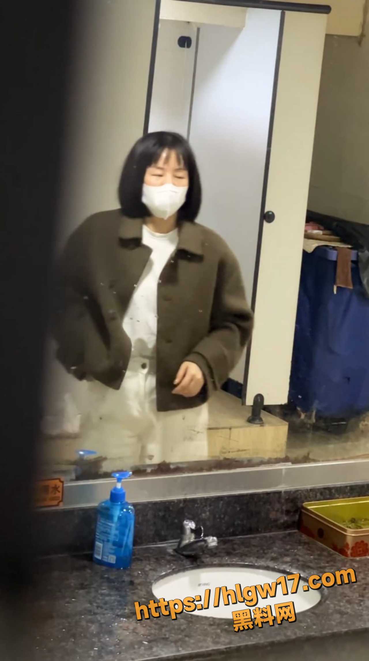 偷拍大神色胆包天 夜总会厕所偷拍夜店头牌美女 雪白的大腿肥美的馒头逼真是极品！