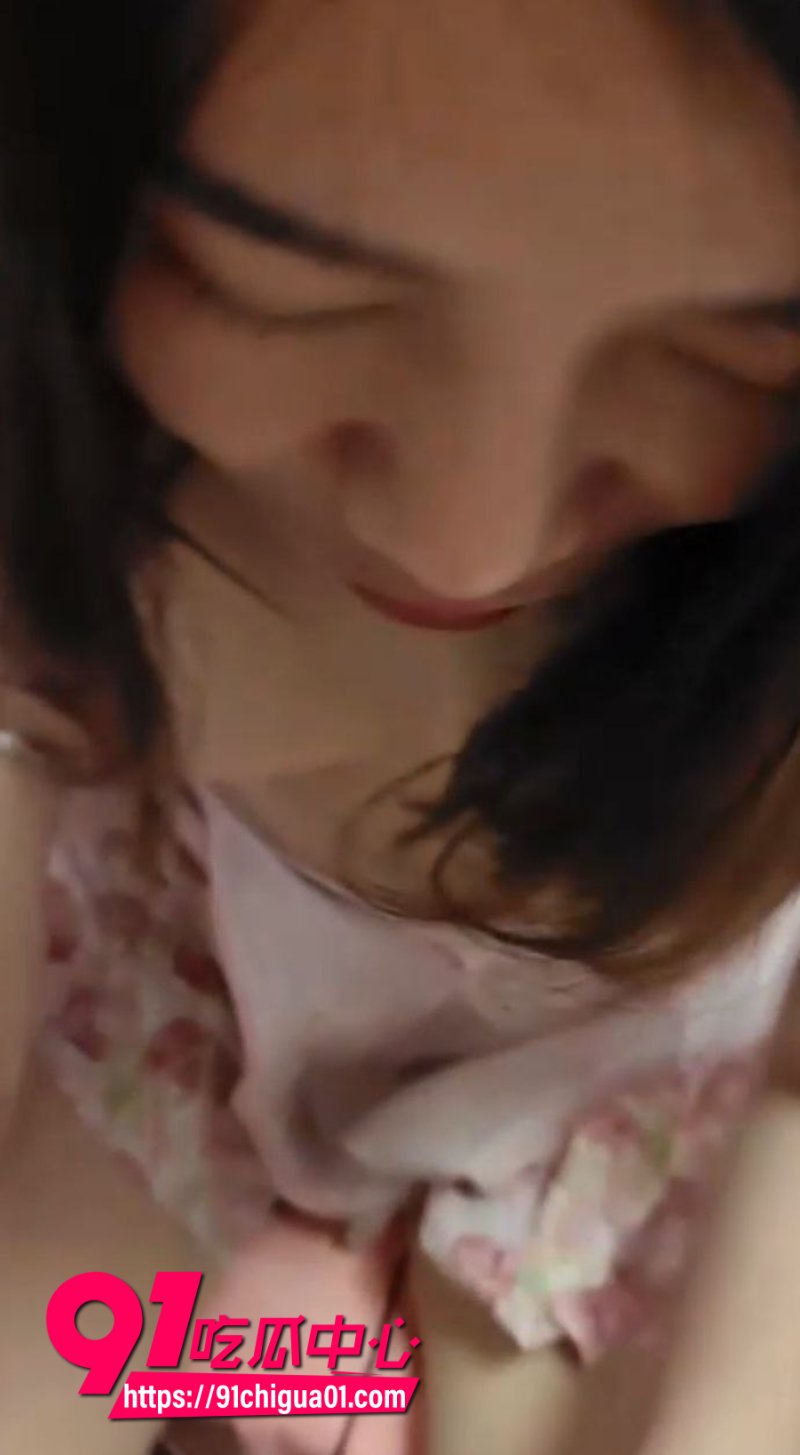 海角大神 乱伦的温度 趁着大哥不在家 勾引白嫩性感的嫂子激战乱伦 爆操嫂子的蜜桃臀