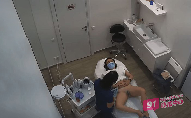 监控破译!美容院少妇私处脱毛 无毛干的确实舒服!