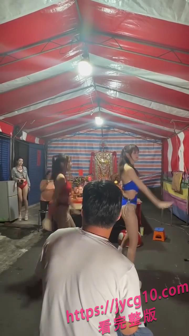 台湾乡村农家乐爆攒劲节目 大棚辣妹比基尼热舞惹火全场