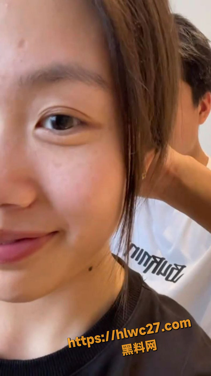湖南小情侣 私密自拍流出 狗链调教女友 肛塞丝袜堵嘴束缚 画面刺激到爆