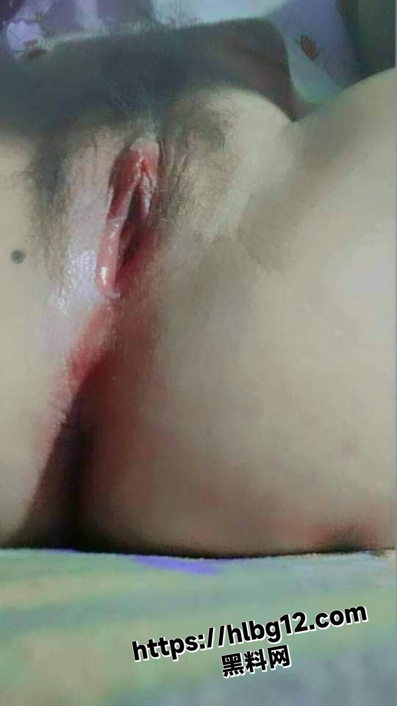 哈尔滨师范学院女大学生不雅视频流出 激情捏奶自拍 粉嫩小穴被扣到白浆四溢！